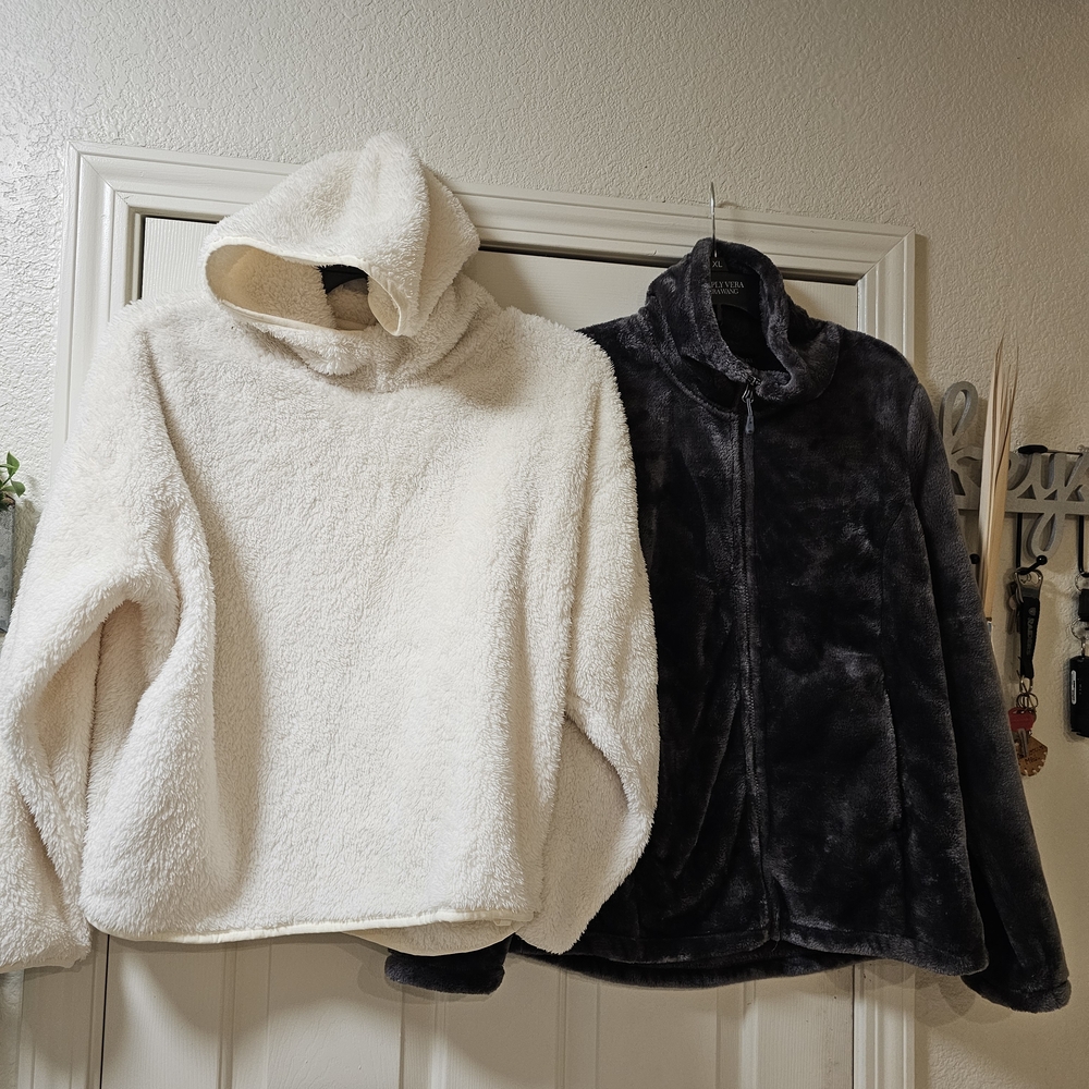 Forever 21- 32°HEAT  Cream and GREY Teddy Jackets